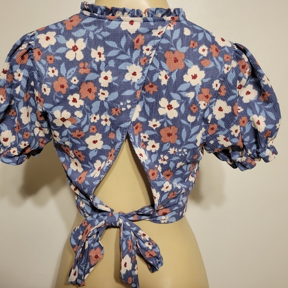Monteau Tie Around Crop Top Vneck KeyHold Back Blue Floral Medium Summer - Picture 4 of 5